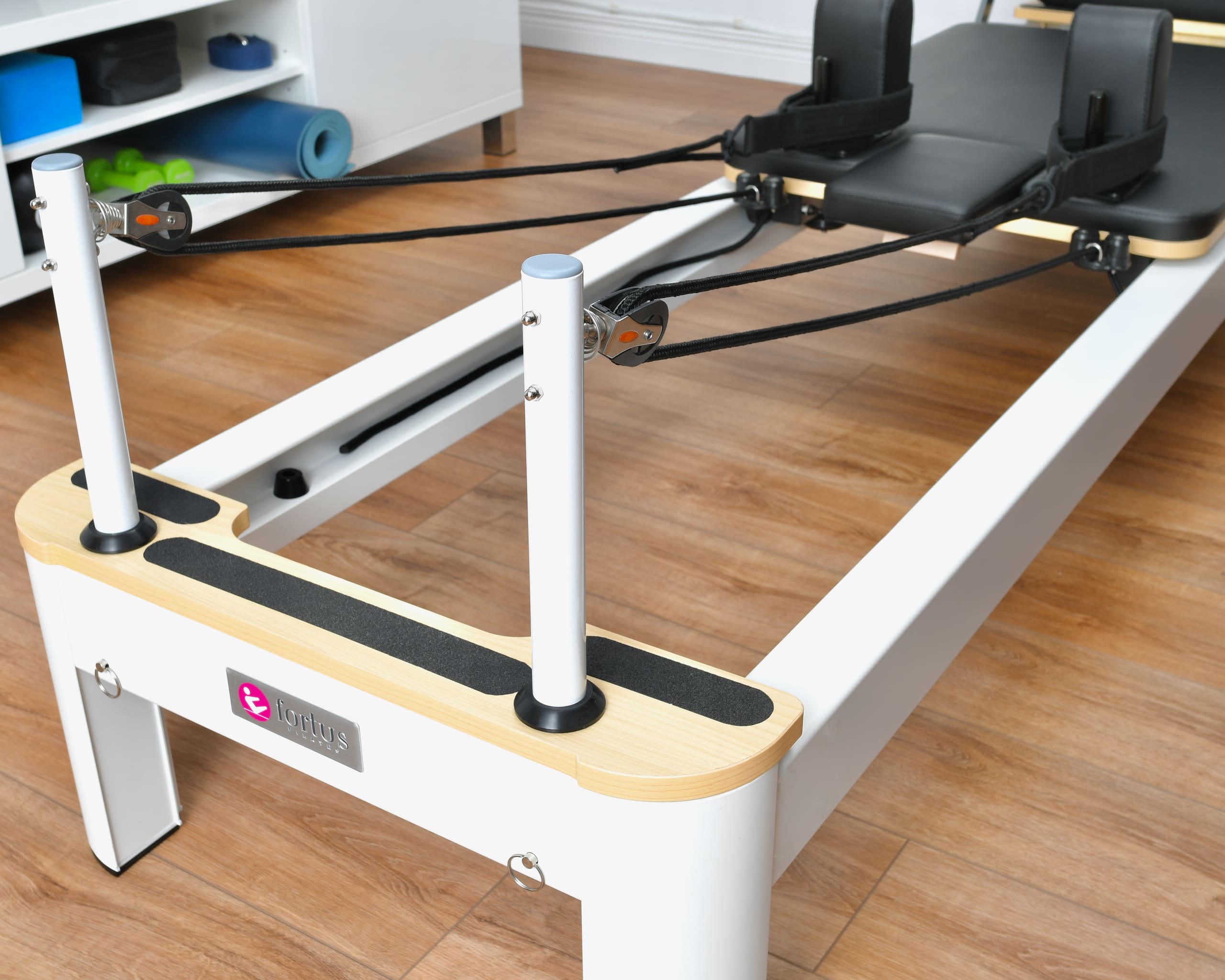 Boîte de Pilates assise pour Reformer de Pilates par SEWD Boîte de Pilates assise pour Reformer de Pilates par SEWD